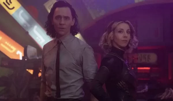 loki-episode-3-tom-hiddleston-blue-cloths-sophia-di-martino-fight-scene