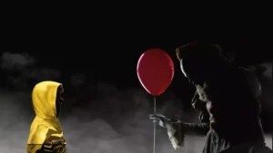 it-movie-wallpaper-pennywise-with-red-balloon