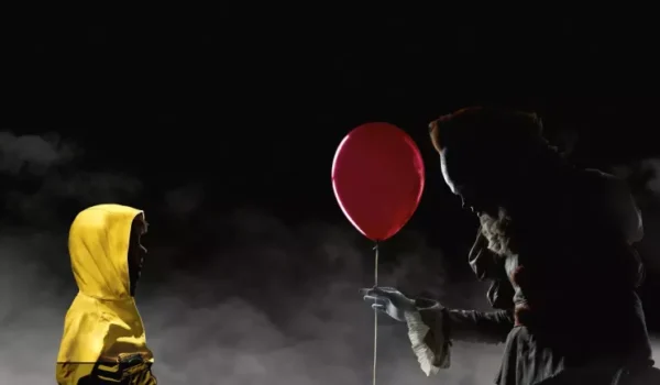 it-movie-wallpaper-pennywise-with-red-balloon